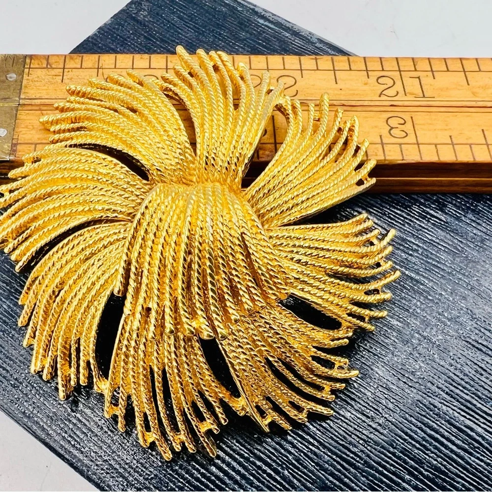 Vintage MONET gold tone large brooch pin ribbon bow floral